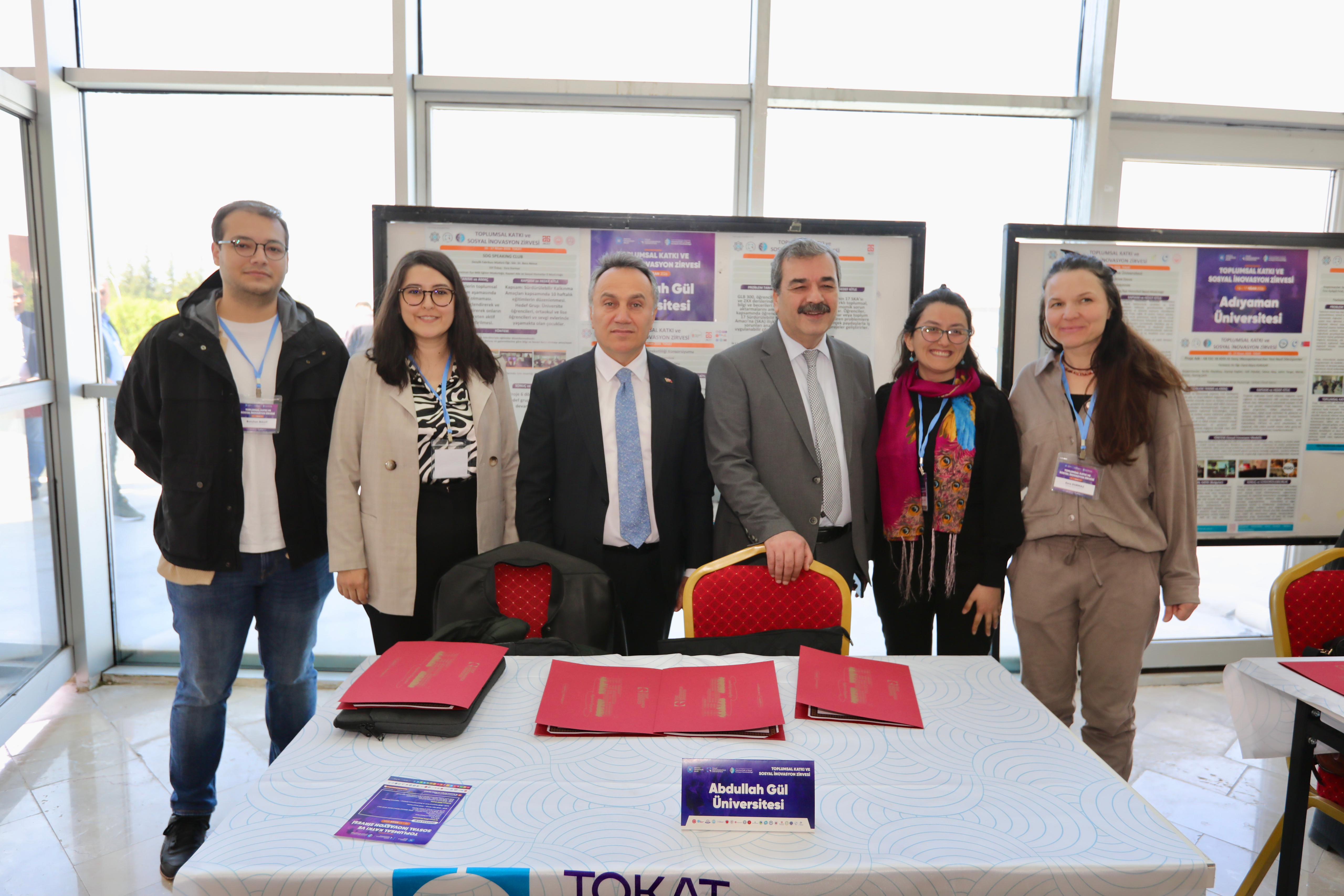 toplumsal-katki-ve-sosyal-inovasyon-zirvesi-gerceklestirildi